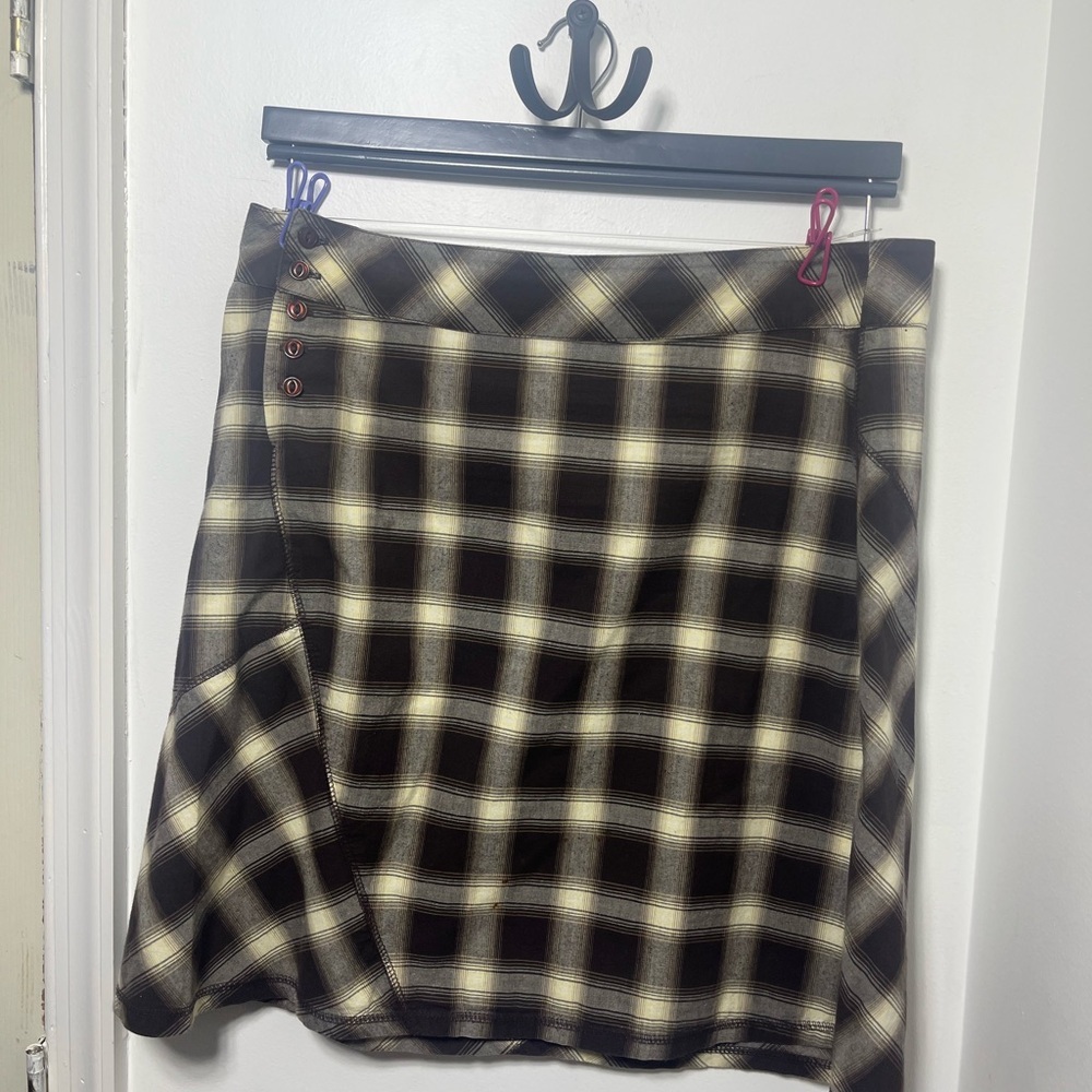 Horny Toad Black and Cream Plaid Skirt